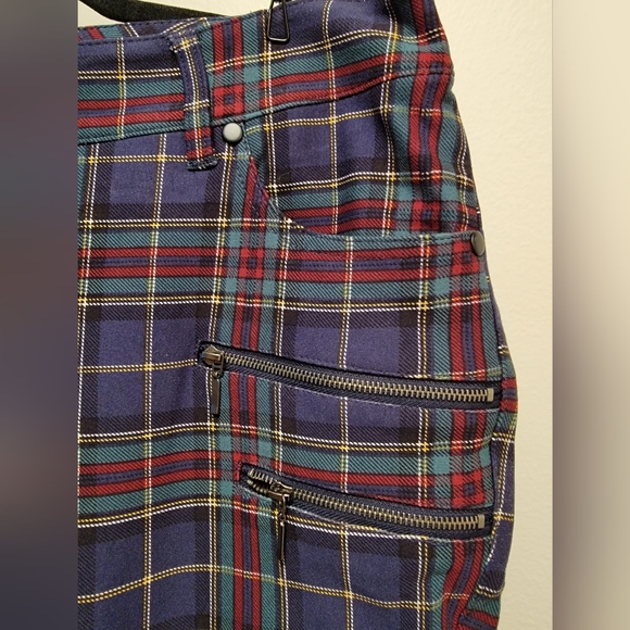 Torrid Plaid Pixie Capri - Picture 5 of 8